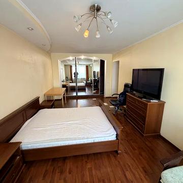 Олександра Довженка вул., 14