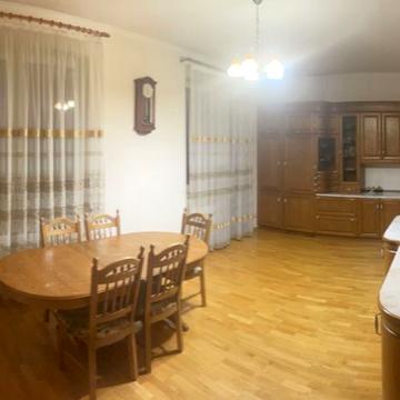 Велика Васильківська вул. (Червоноармійська), 2