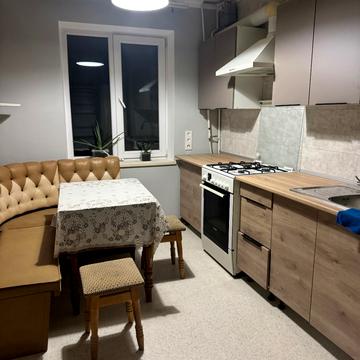 Ярослава Баїса вул. (Володимира Висоцького), 9