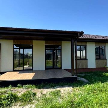 Євгена Плужника вул.