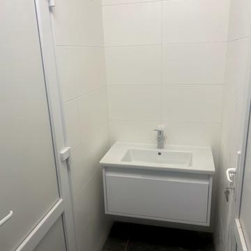 Соборності просп., 27