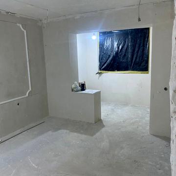 Космонавтів, 37