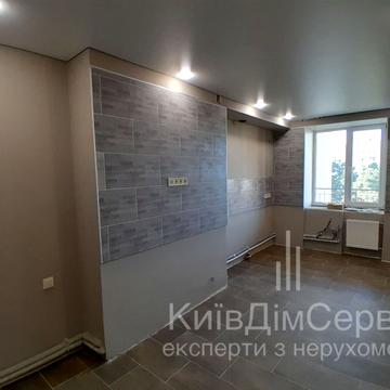 Валерія Лобановського вул., 18