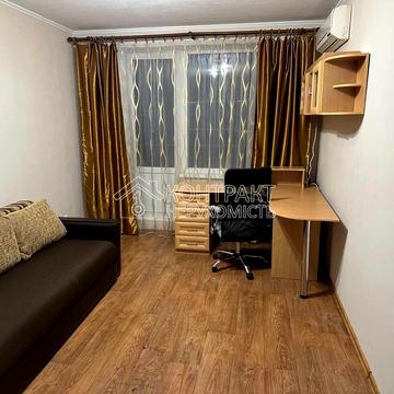 Академіка Павлова вул., 162а