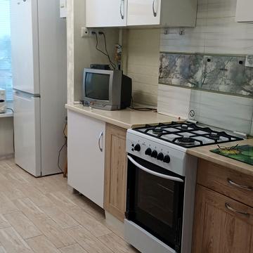 Павла Лі пров. (Московський), 2-Б