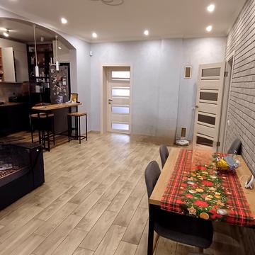 Молодіжна вул.