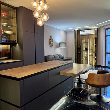 Університетська вул., 25