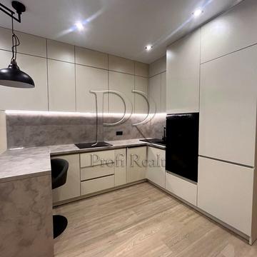 Дніпровська набережна вул., 15-Є