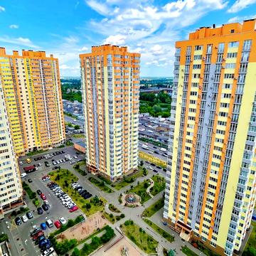 Сімї Кульженків вул. (Петра Дегтяренка), 35