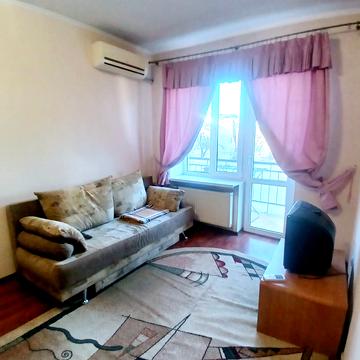 Дмитра Лесича пров. (), 3