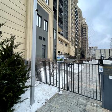 Космонавтів просп., 49