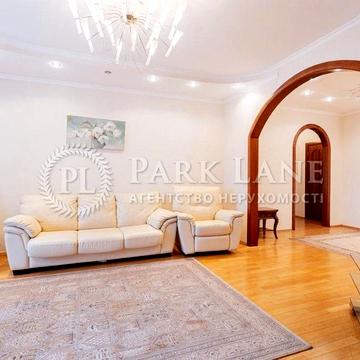 Анни Ахматової вул., 45