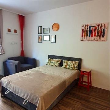 Миколи Зерова вул., 13