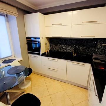 Шовковична вул., 48