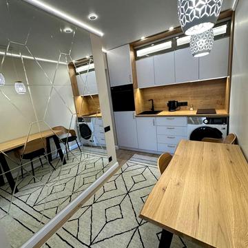 Вячеслава Липинського вул. (), 28