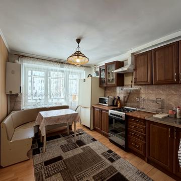 Євгена Плужника вул., 4