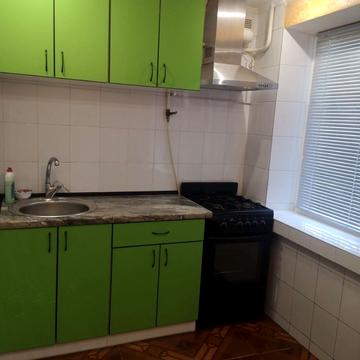 Братиславська вул., 18