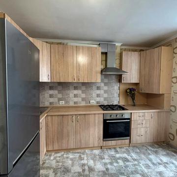 Теплична вул., 48