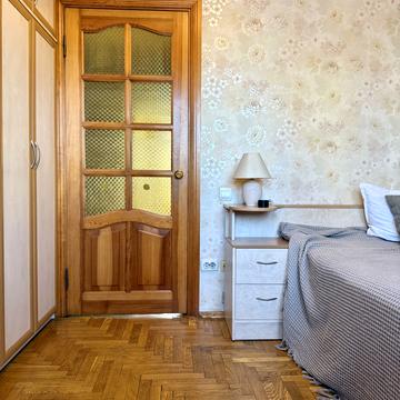 Зої Гайдай вул., 9/8