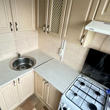 Тролейбусна вул., 15