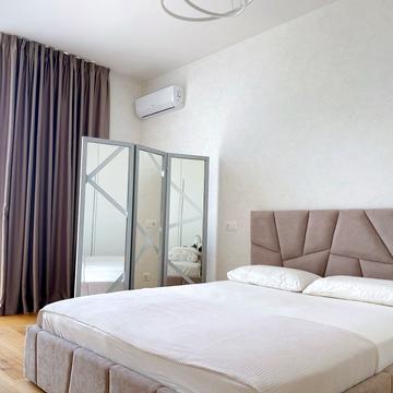 Джона Маккейна вул. (Івана Кудрі), 1