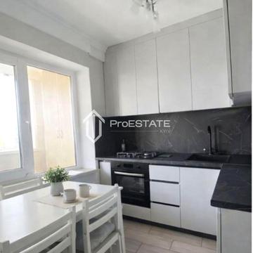 Ореста Левицького вул. (Академіка Курчатова), 4