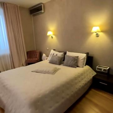 Мистецтв вул. (Червонопрапорна), 7/9