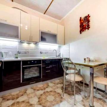 Варшавська вул., 103б