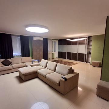 Вячеслава Чорновола вул., 20