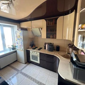 Чорновола вул., 176