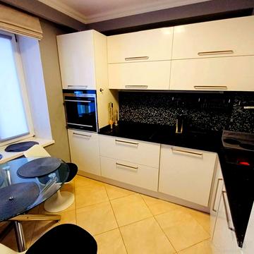 Шовковична вул., 48