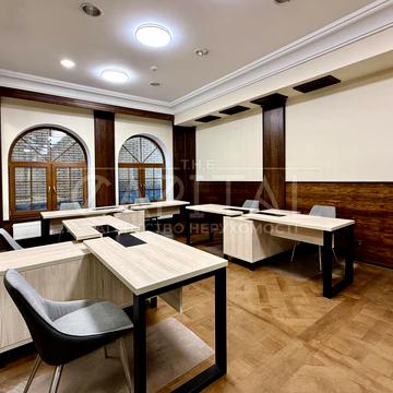 Жилянська вул., 72