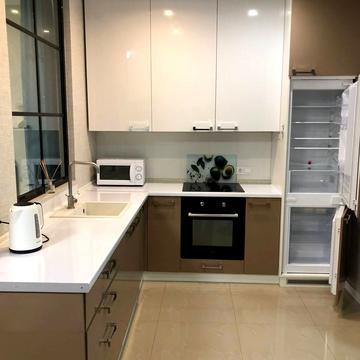 Драгоманова вул., 2