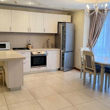 Лесі Українки бульв., 10