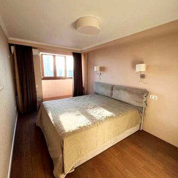 Володимира Івасюка просп. (Героїв Сталінграду), 43-Б