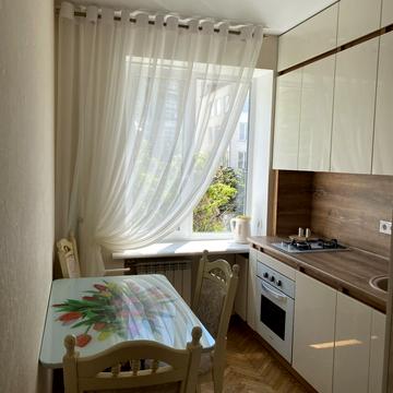 Велика Васильківська вул. (Червоноармійська), 114