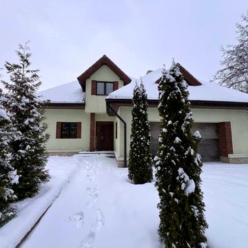 Лісова вул., 11