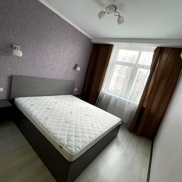 Анни Ахматової вул., 22