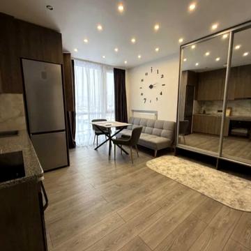 Богдана Хмельницького вул., (ЖК Вежа (будинок 2))