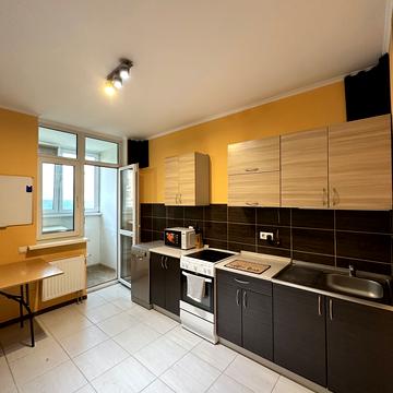 Сімї Кульженків вул. (Петра Дегтяренка), 35