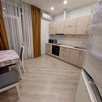 Михайлівська вул., (Будинок 1)