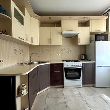 Романа Купчинського вул., 7