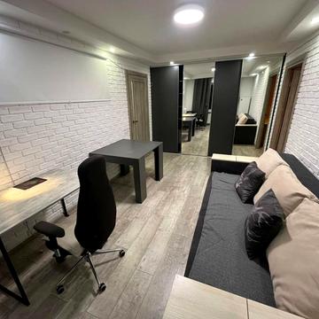 Ялтинська вул., 14