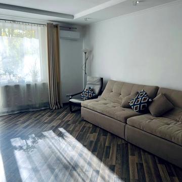 Андрія Мельника вул., 1-А