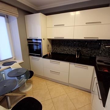 Шовковична вул., 48