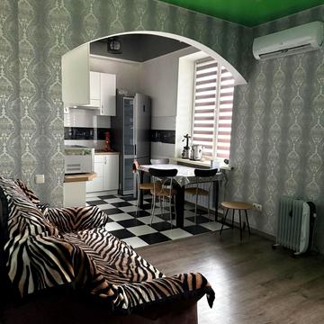 Дмитра Яворницького просп. (Карла Маркса), 125