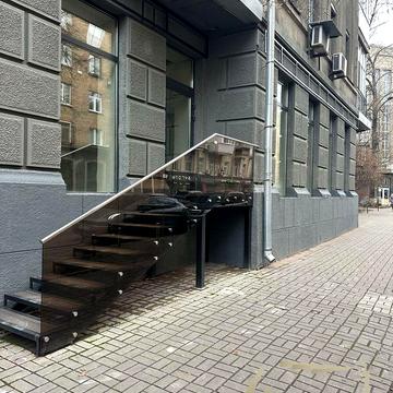 Інститутська вул., 24/7