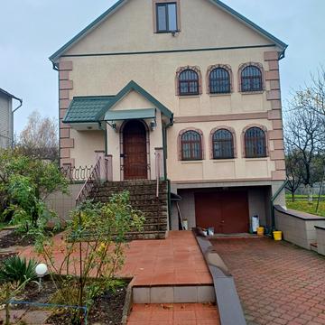 Василя Максютова вул., 12