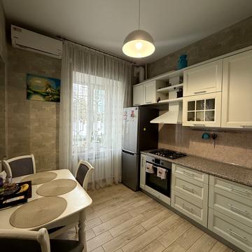 Дмитра Лесича пров. (), 8