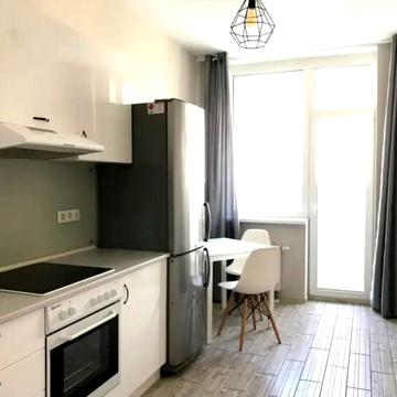 Драгоманова вул., 2